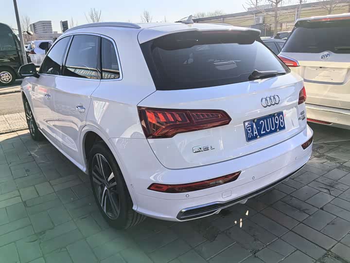 Фото 4 - Audi Q5L