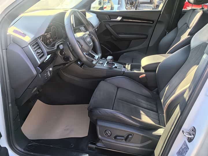 Фото 7 - Audi Q5L