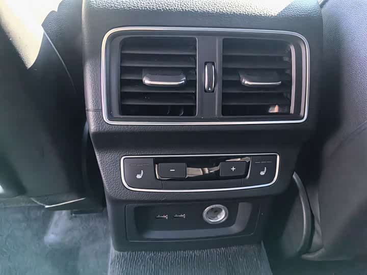 Фото 8 - Audi Q5L