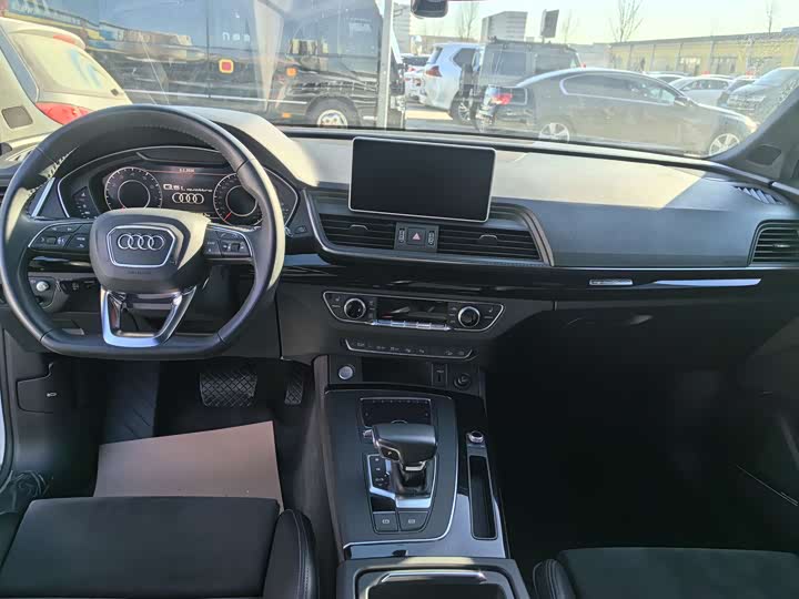 Фото 9 - Audi Q5L