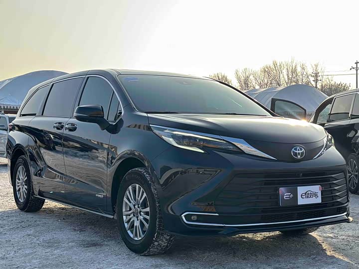 Фото 3 - Toyota Sienna