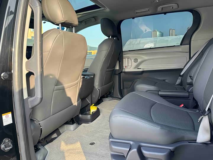 Фото 5 - Toyota Sienna