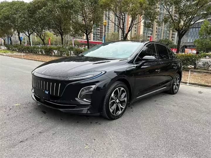 Фото 1 - Hongqi E-QM5