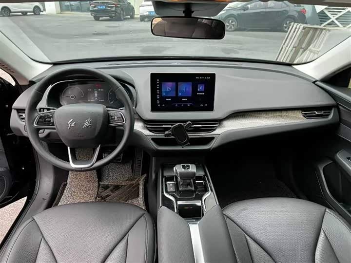 Фото 4 - Hongqi E-QM5