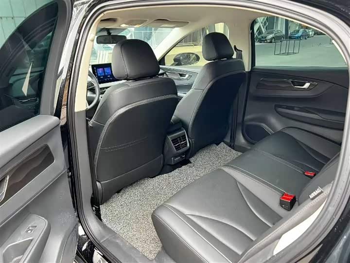 Фото 6 - Hongqi E-QM5