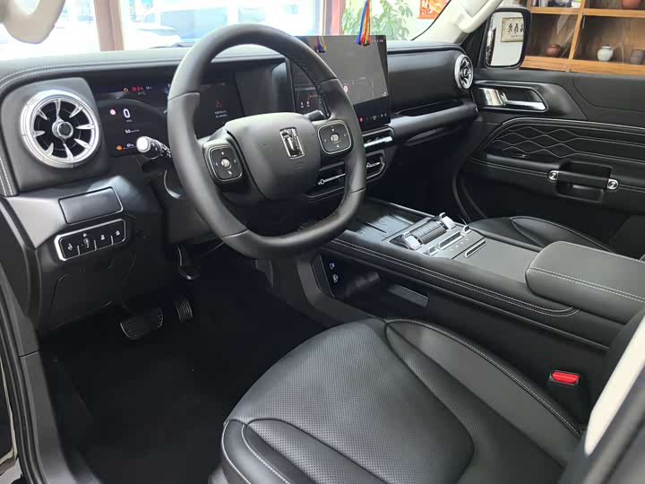 Фото 7 - Tank 300