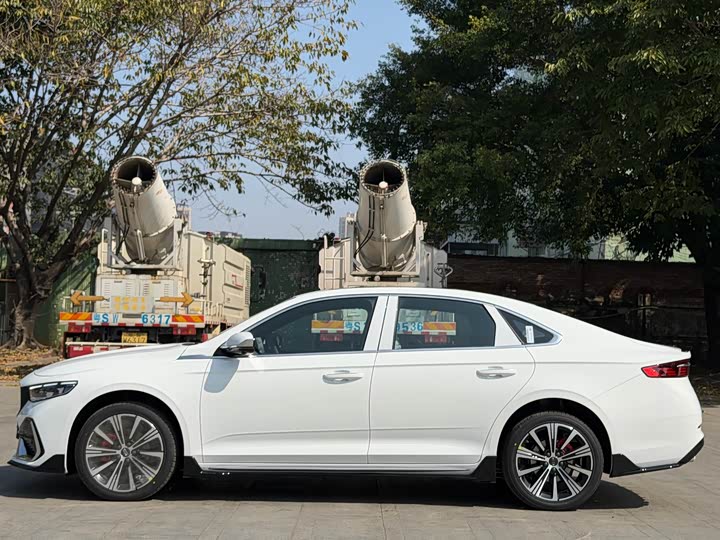 Photo 4 - Geely Preface