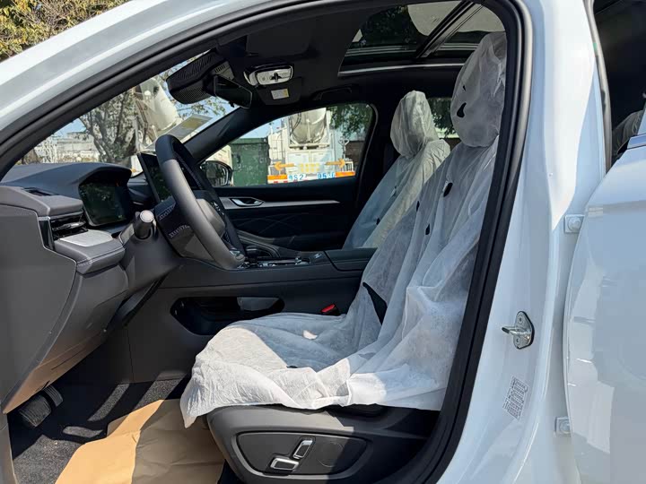 Photo 9 - Geely Preface