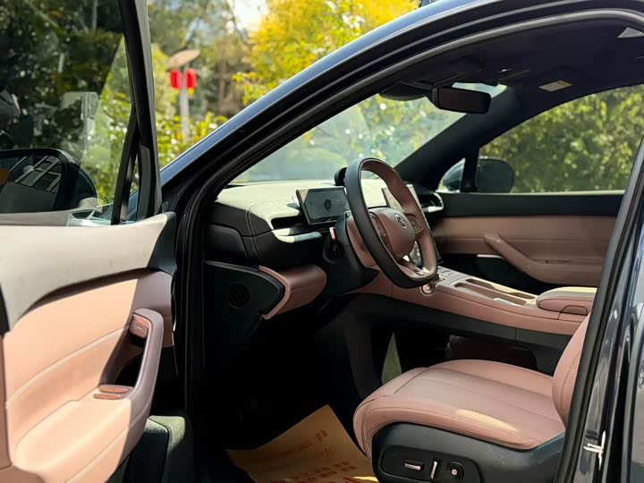 Фото 7 - Nio EC6