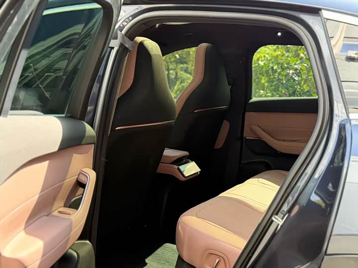 Фото 8 - Nio EC6