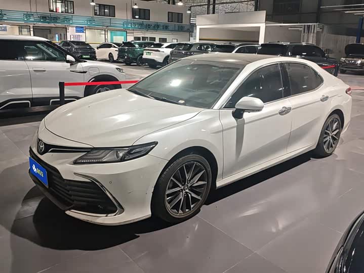 Фото 1 - Toyota Camry