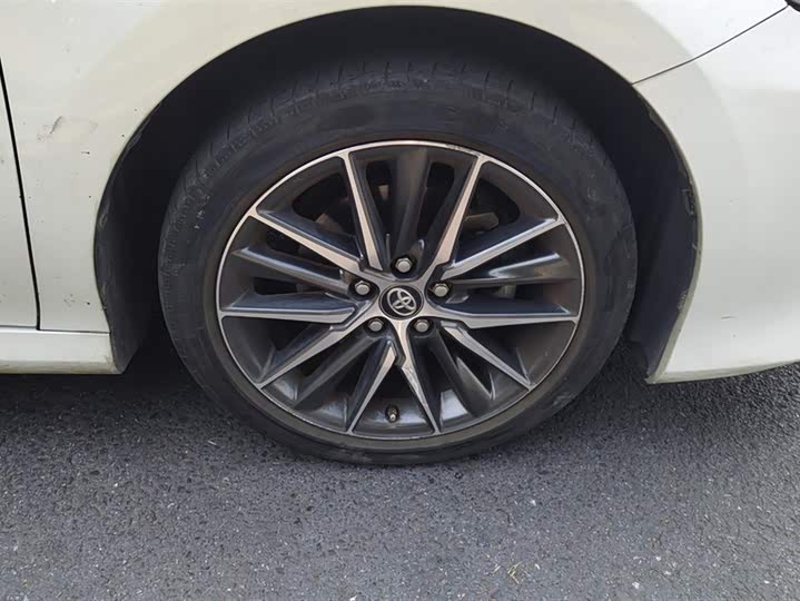 Фото 6 - Toyota Camry