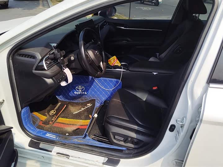 Фото 9 - Toyota Camry