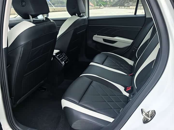 Фото 7 - Volkswagen Sagitar L