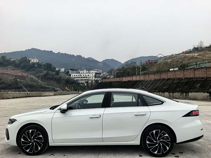 Фото 9 - Volkswagen Sagitar L