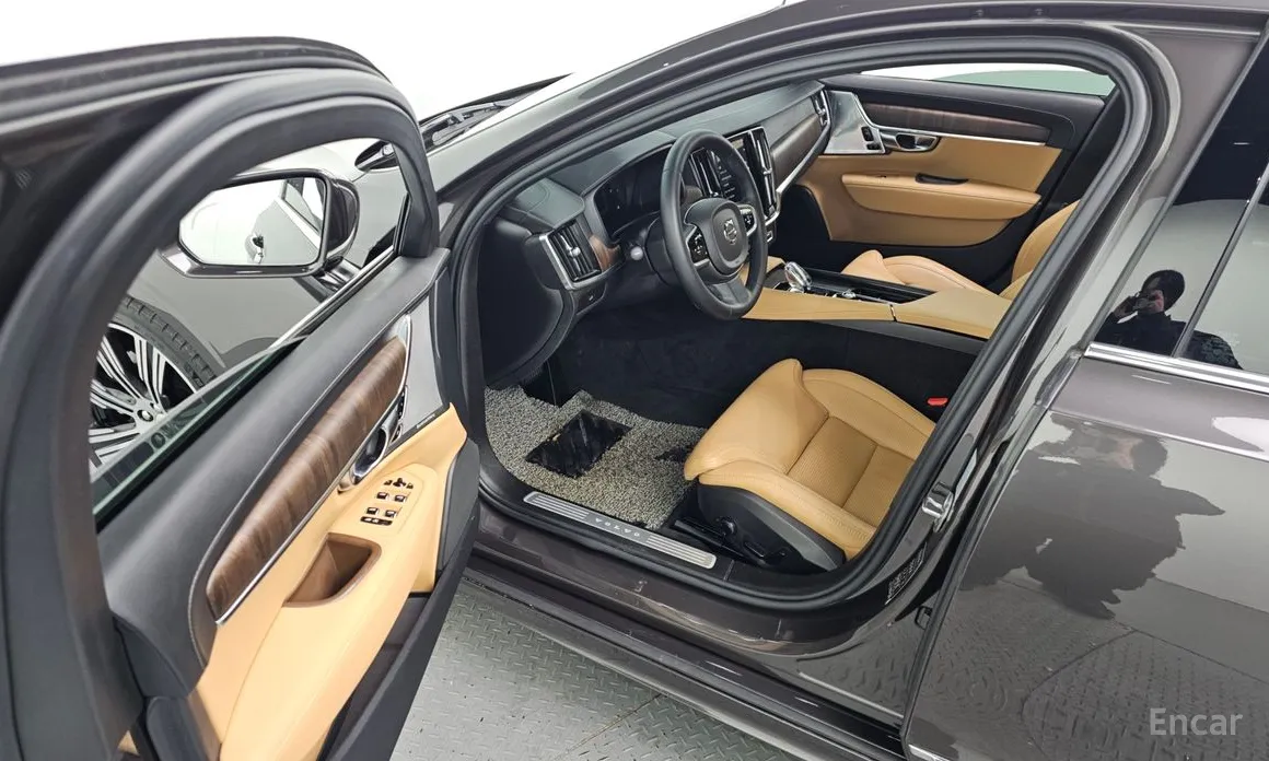 Фото 10 - Volvo S90