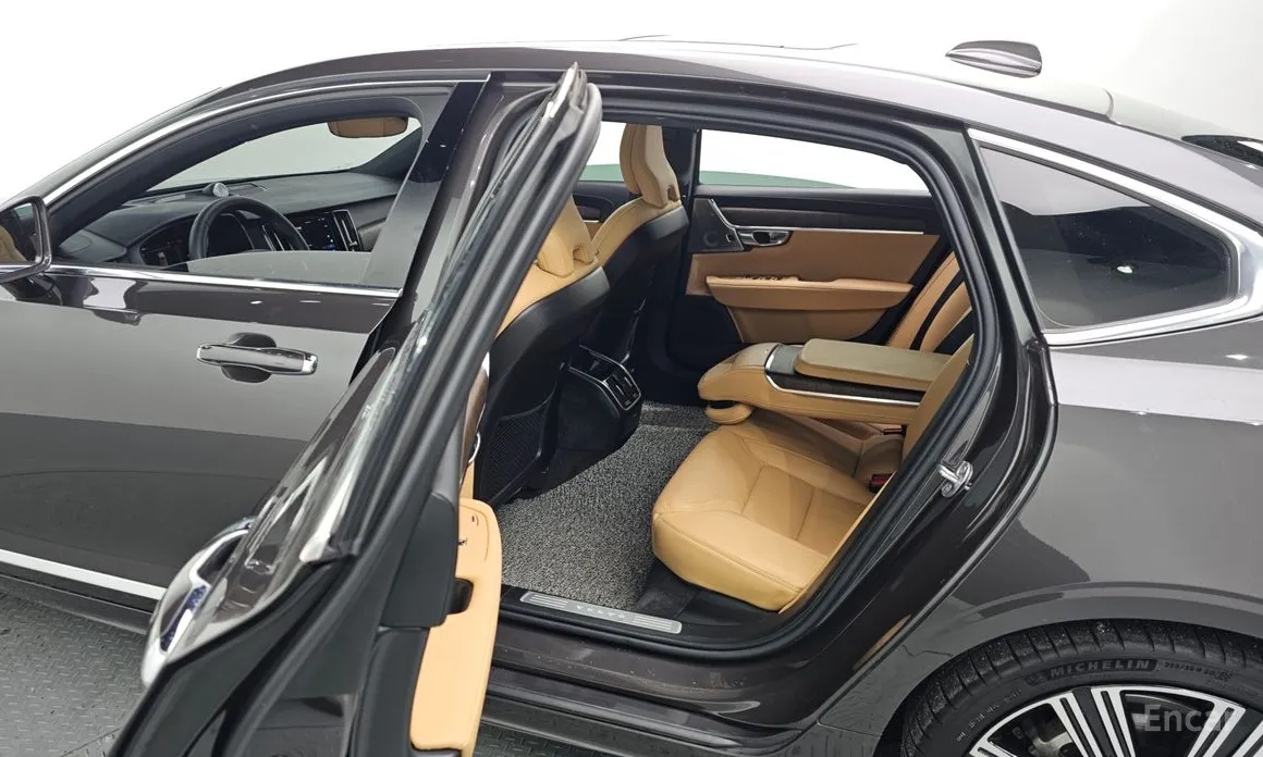 Фото 13 - Volvo S90