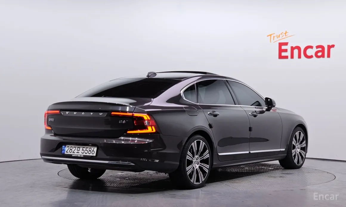 Фото 2 - Volvo S90