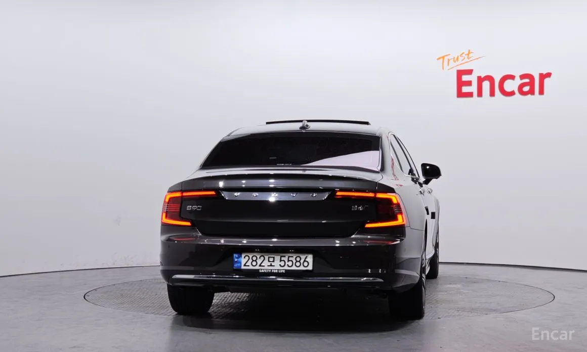 Фото 4 - Volvo S90