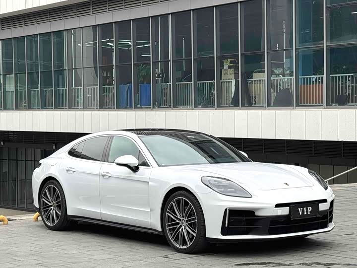 Фото 3 - Porsche Panamera