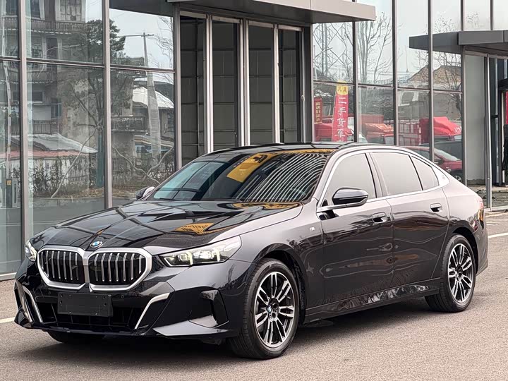 Фото 1 - BMW 5 Series