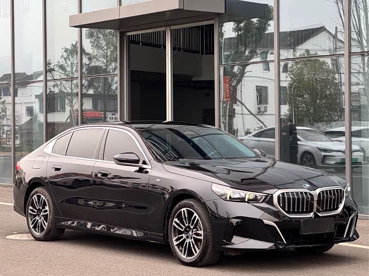 Фото 3 - BMW 5 Series