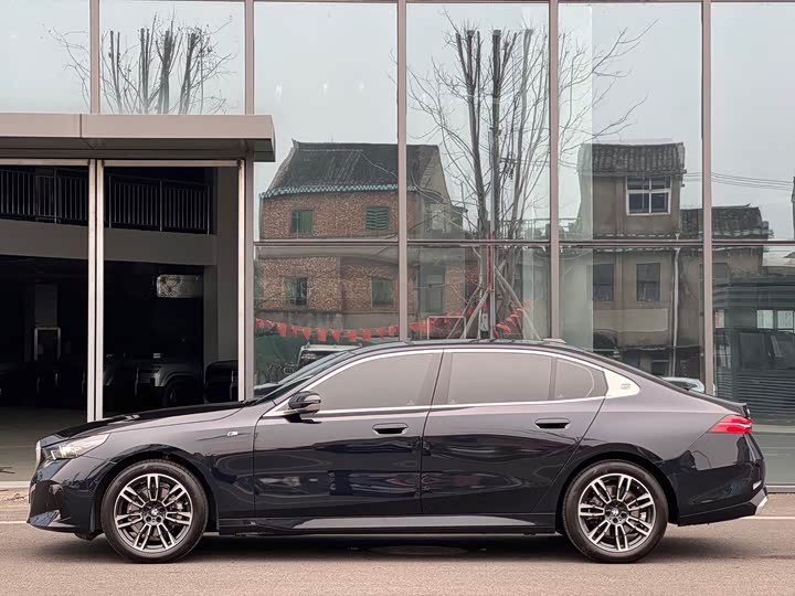 Фото 5 - BMW 5 Series