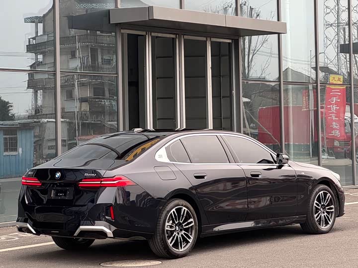 Фото 6 - BMW 5 Series