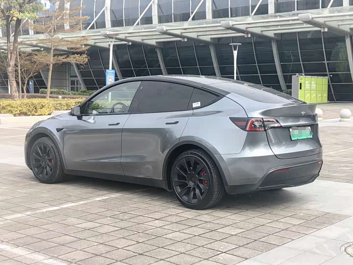 Фото 9 - Tesla Model Y