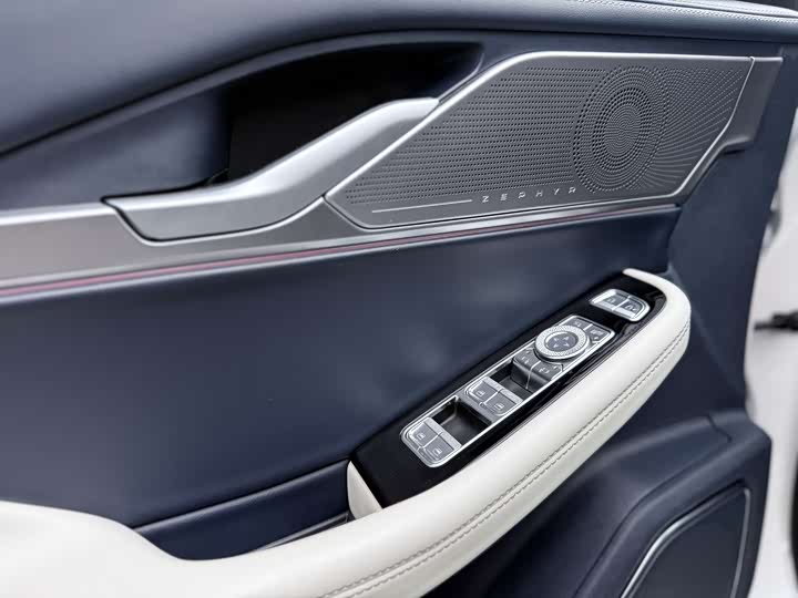 Фото 2 - Lincoln Z (Zephyr)