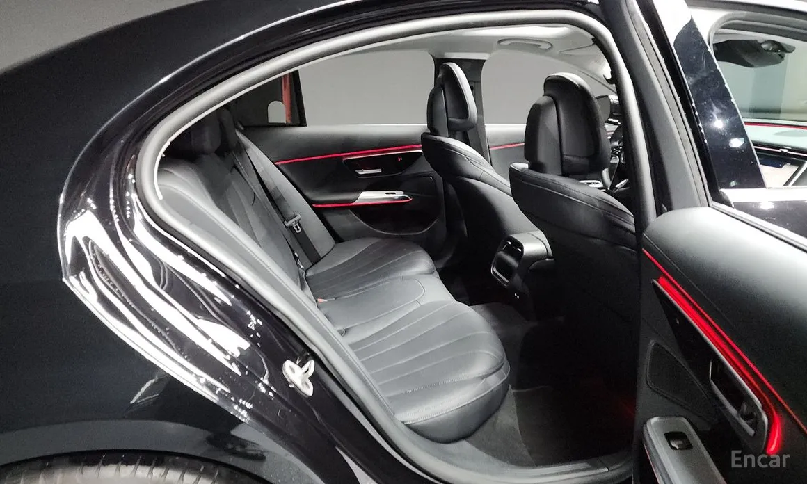 Фото 12 - Mercedes-Benz E-Class