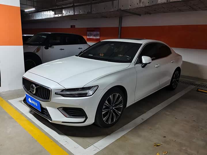 Фото 1 - Volvo S60