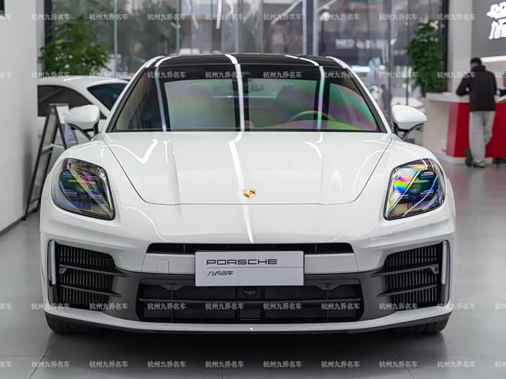 Фото 2 - Porsche Panamera