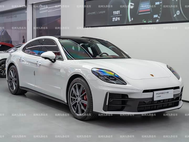 Фото 3 - Porsche Panamera