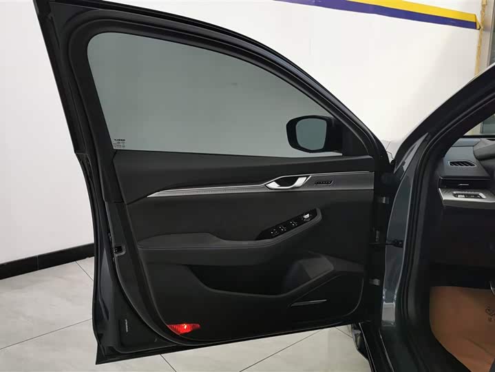 Фото 7 - Geely Preface