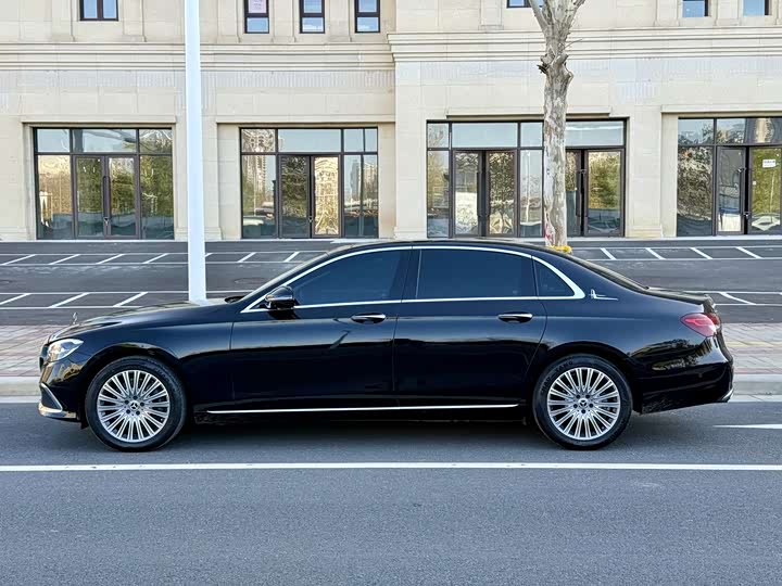 Фото 3 - Mercedes-Benz E-Class