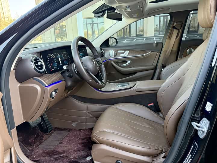 Фото 5 - Mercedes-Benz E-Class