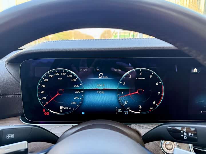 Фото 8 - Mercedes-Benz E-Class