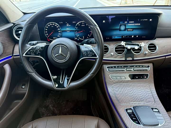 Фото 9 - Mercedes-Benz E-Class