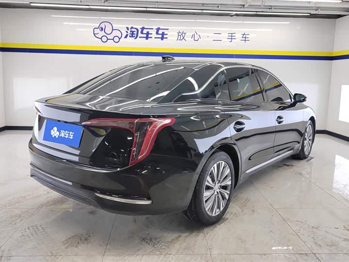 Фото 3 - Hongqi E-QM5