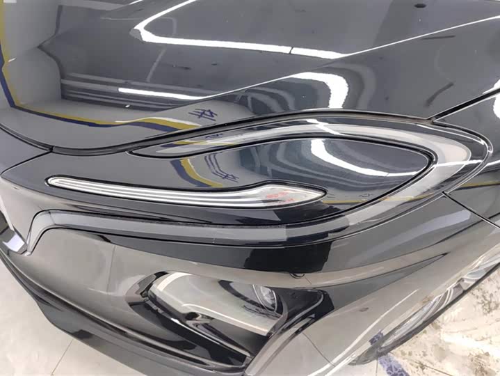 Фото 5 - Hongqi E-QM5