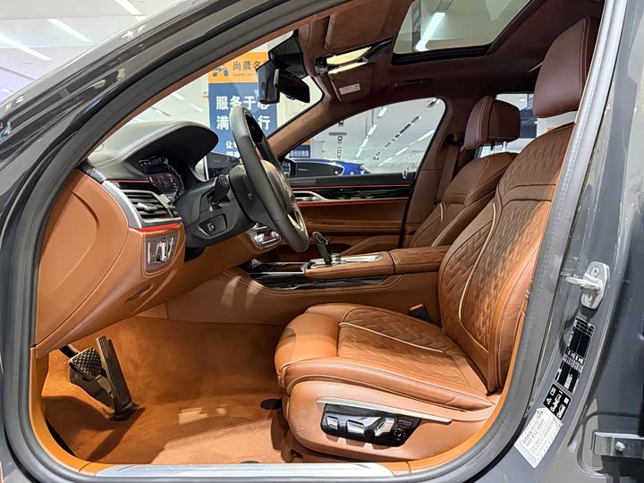 Фото 6 - BMW 7 Series