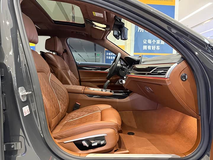 Фото 8 - BMW 7 Series