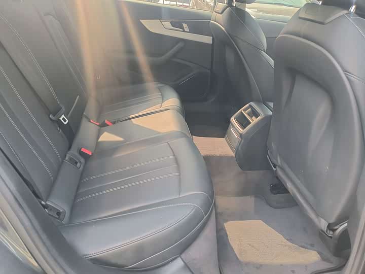 Фото 5 - Audi A4L