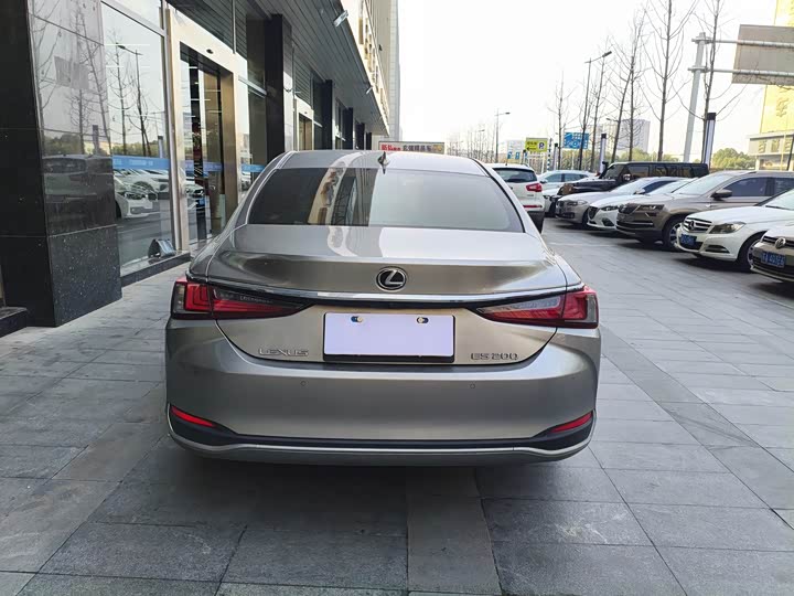 Фото 5 - Lexus ES