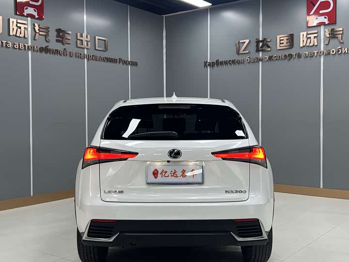 Фото 2 - Lexus NX