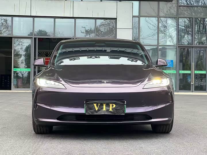 Фото 2 - Tesla Model 3