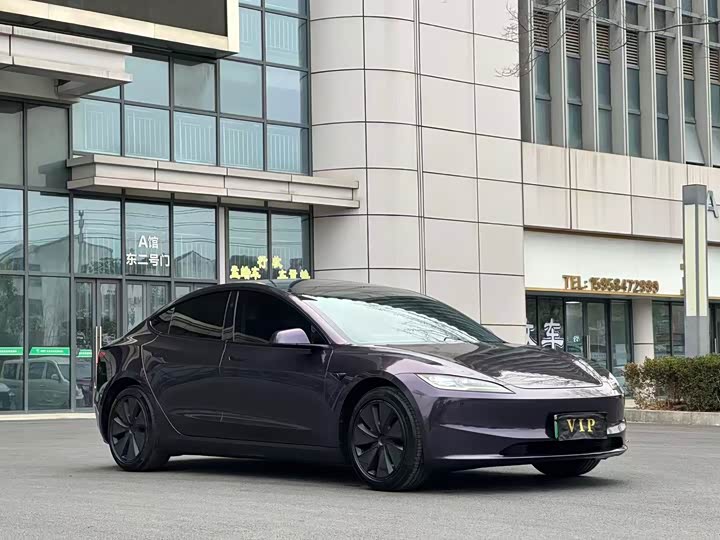 Фото 4 - Tesla Model 3