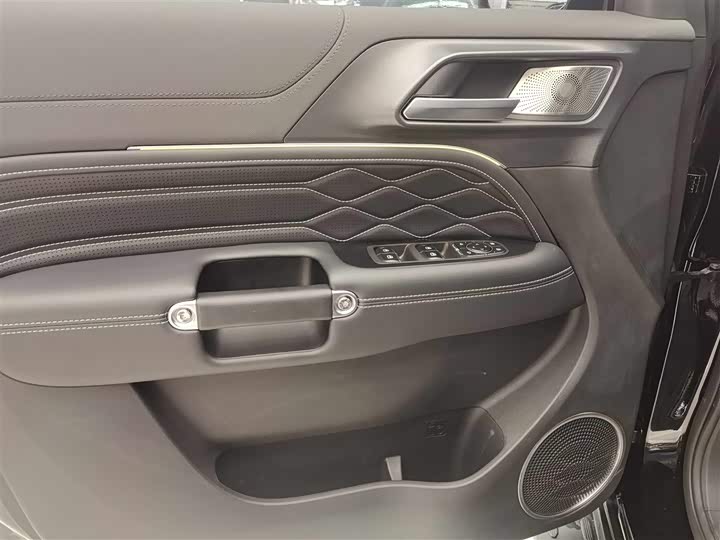 Фото 6 - Tank 300