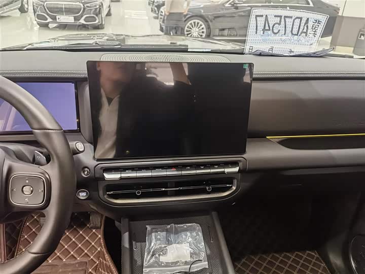 Фото 8 - Tank 300